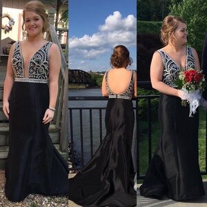 Prom dress size 12. Was fitted to about 5’6 in height with my heels on.